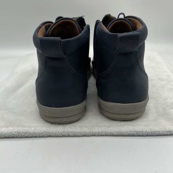 Nola Jr. Chukka Boots with Side Zipper and Textured Soles Boys/Men 6 M - Picture 5 of 9